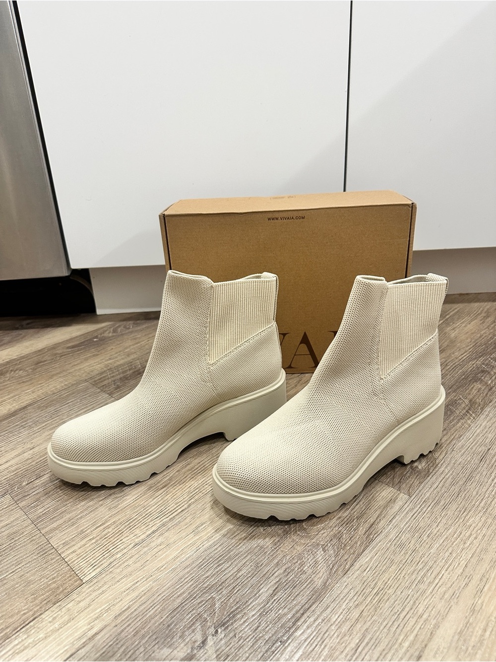 Slip-On Cream Chelsea Ankle Boots with Chunky Platform